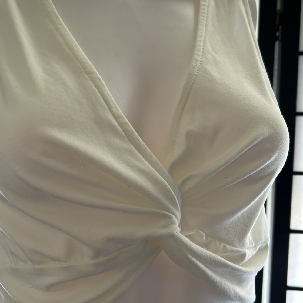 White top - Picture 2 of 3
